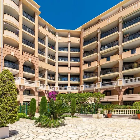 La Palme D'azur - * Cannes